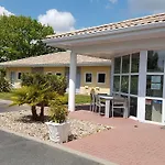 Montaigne Hotel