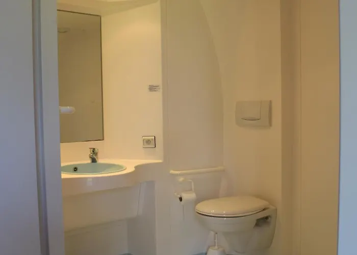 מלון Montaigne 2*