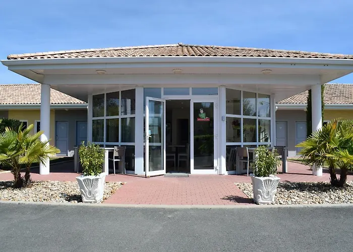 מלון Montaigne 2*