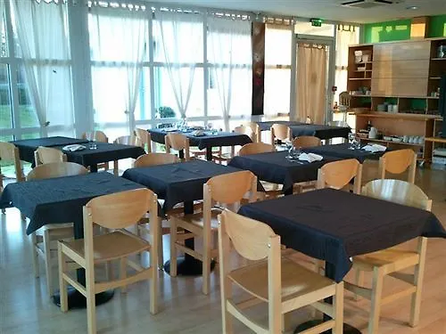 מלון Montaigne 2*