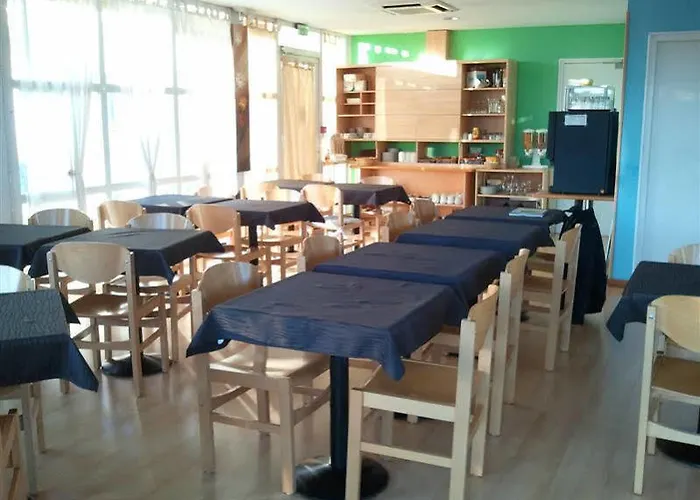 Montaigne מלון 2*